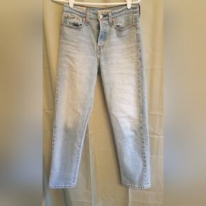 Levi's wedgie straight size 25W X 28L